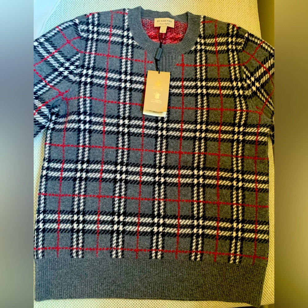 Cashmere jumper by Burberry. Never worn, tags attached size medium.